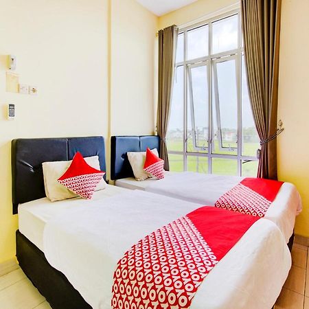 Oyo 3746 Double Tree Guesthouse Пурвокерто Екстериор снимка