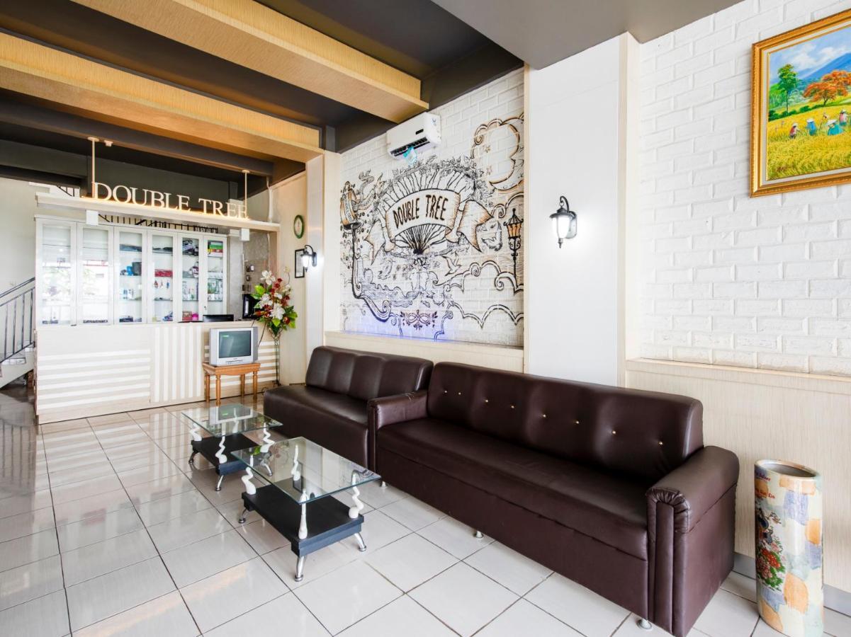 Oyo 3746 Double Tree Guesthouse Пурвокерто Екстериор снимка
