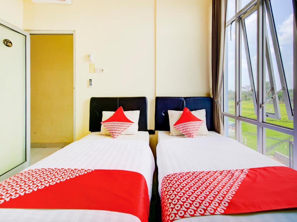 Oyo 3746 Double Tree Guesthouse Пурвокерто Екстериор снимка