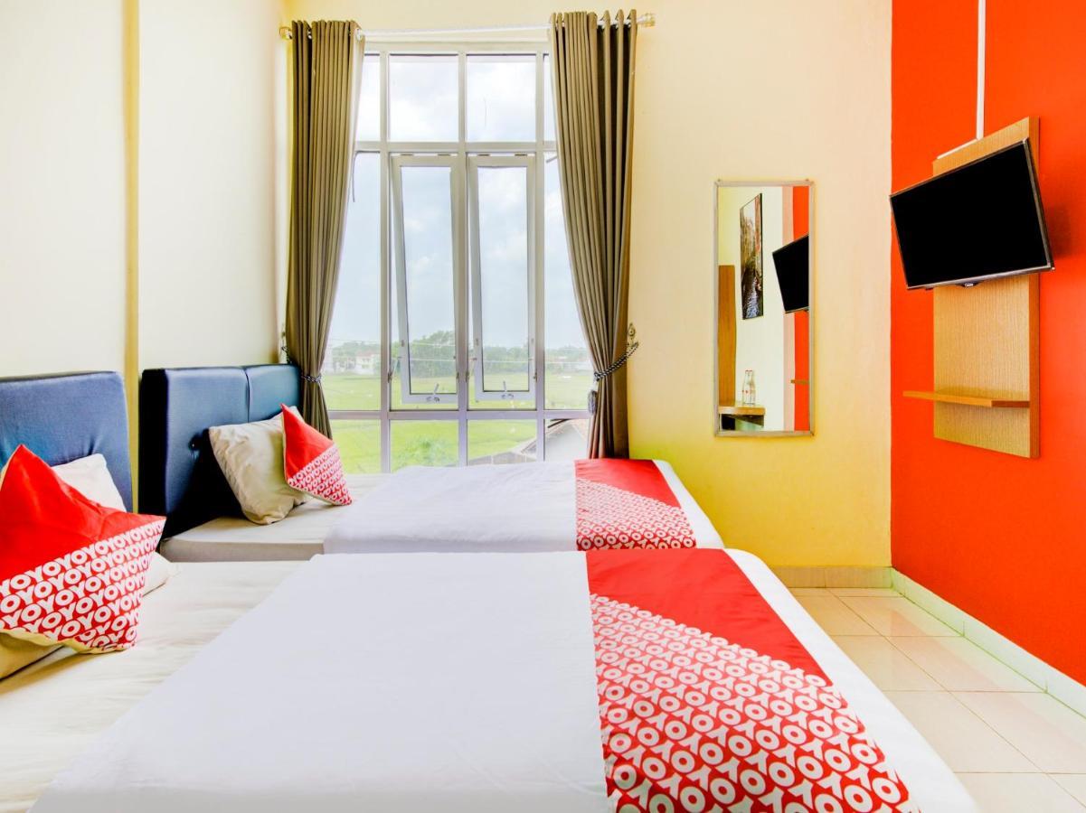 Oyo 3746 Double Tree Guesthouse Пурвокерто Екстериор снимка