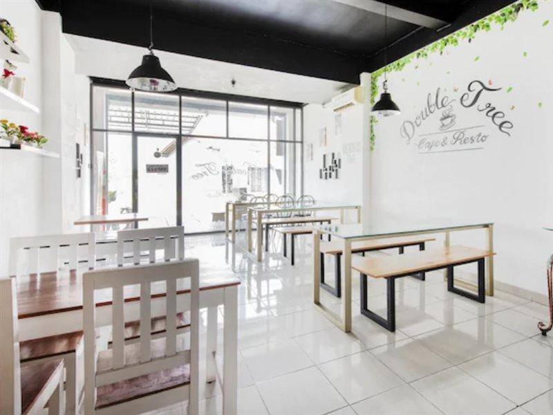 Oyo 3746 Double Tree Guesthouse Пурвокерто Екстериор снимка