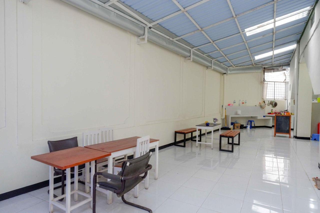 Oyo 3746 Double Tree Guesthouse Пурвокерто Екстериор снимка